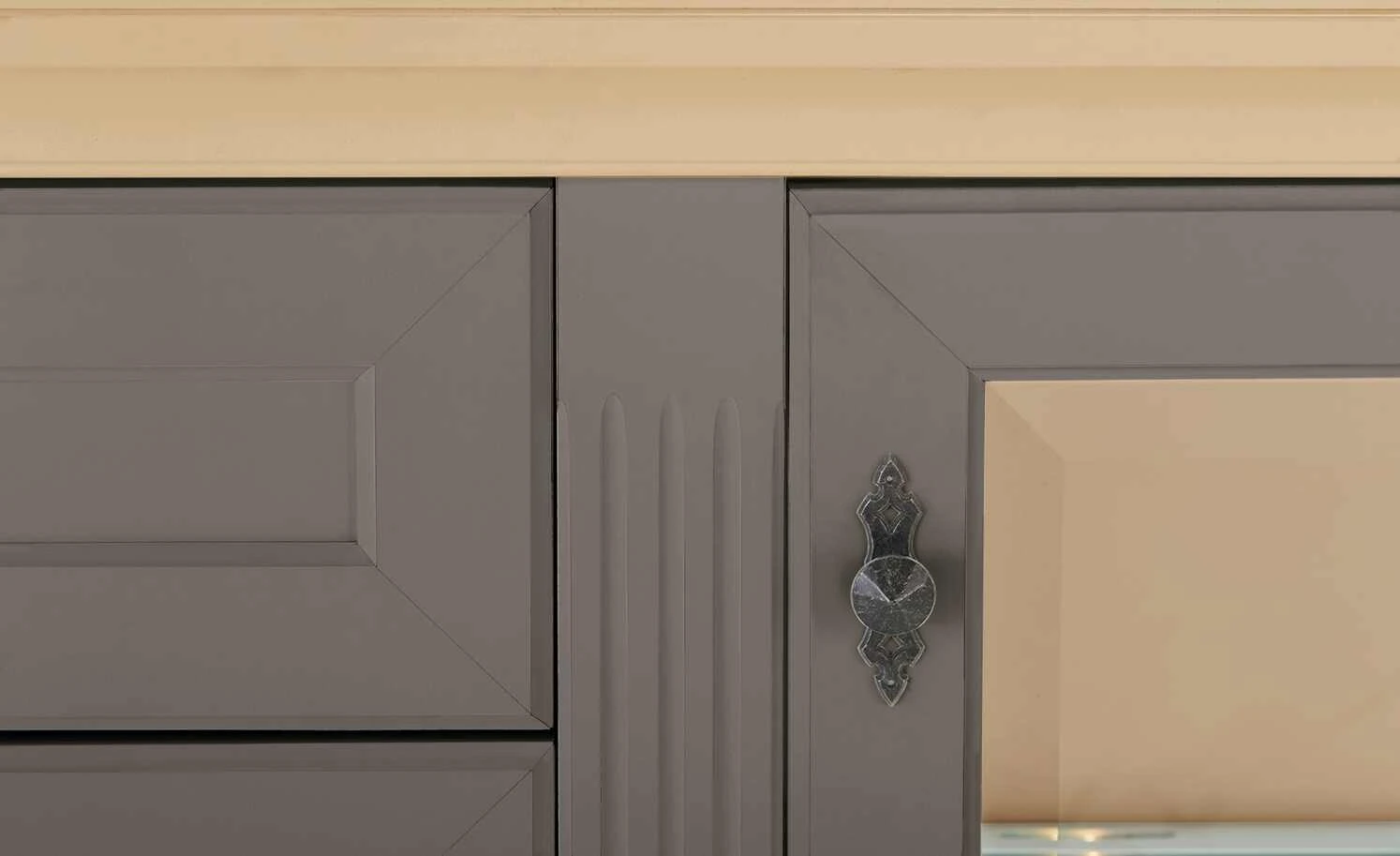 maison bleue Highboard Petit Chalet | Graphitgrau / Asteiche mit Glastüren 10 maison bleue Highboard Petit Chalet | Graphitgrau / Asteiche mit Glastüren – Bild 10