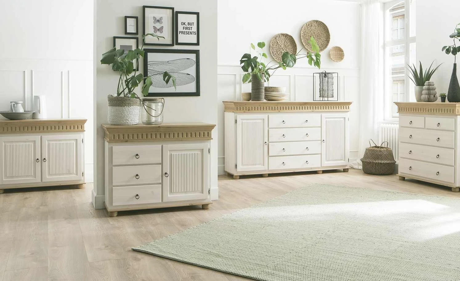 Kommode Bornholm | Kiefer Weiß / Kiefer antikfarben 2 Türen 1 Kommode Bornholm | Kiefer Weiß / Kiefer antikfarben 2 Türen