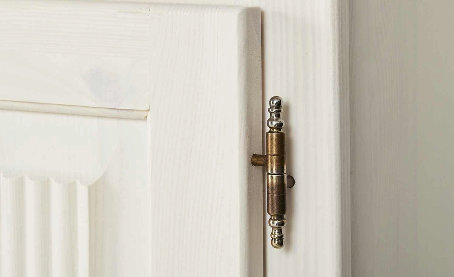 Kommode Bornholm | Kiefer Weiß 2 Türen / 4 Schübe 10 Kommode Bornholm | Kiefer Weiß 2 Türen / 4 Schübe – Bild 10